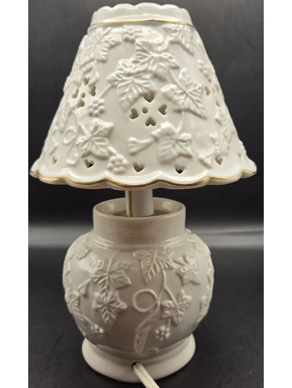 Porcelain Floral Accent Lamp White Applied Roses/Hearts Lattice Shade Night VTG